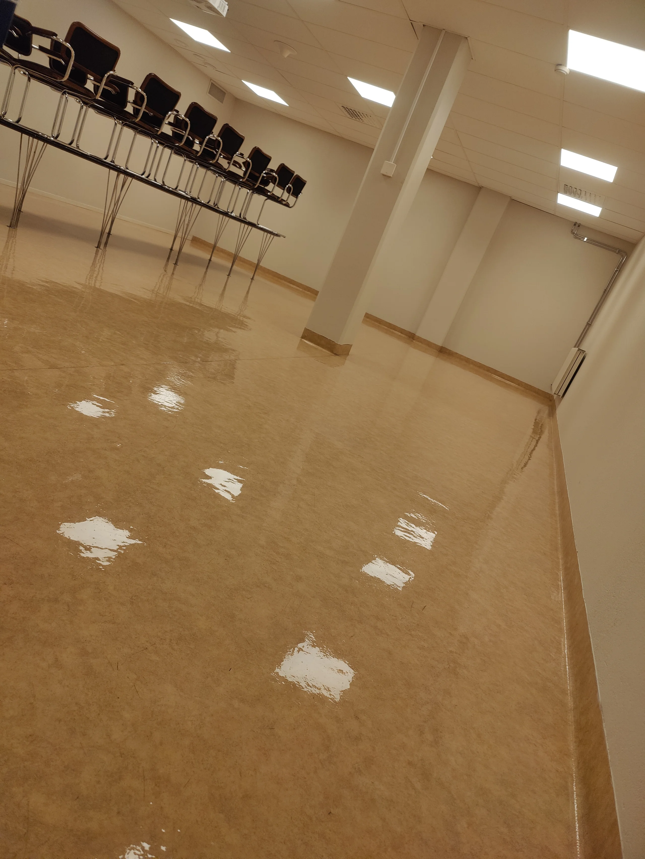 Floor cleaning and maintenance service
