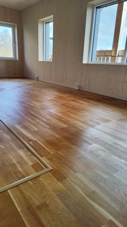 Floor cleaning and maintenance service